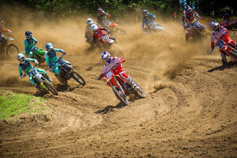 The start of the 450 moto 2 at round 4 of the Triple Crown Series.