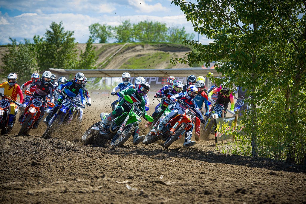 The start of the second 450 moto at Round 1 of the 2024 Triple Crown Series.